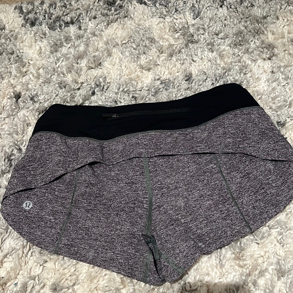GRAY LULULEMON SHORTS 2.5 inch